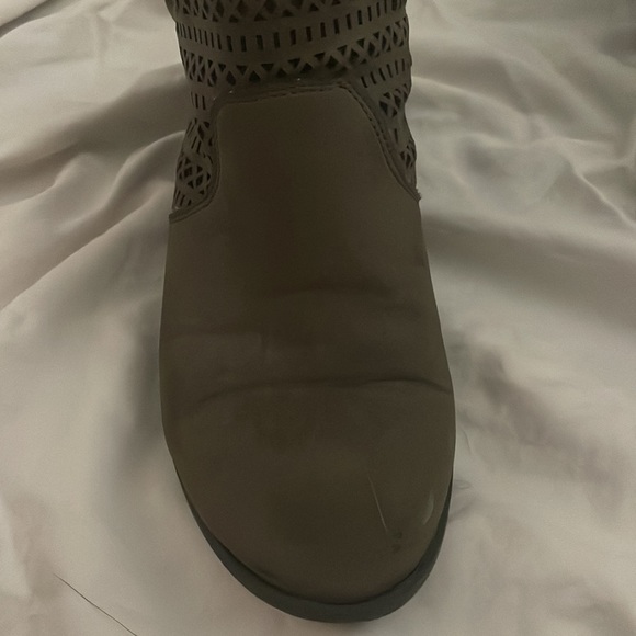 Gray boots - Picture 5 of 5